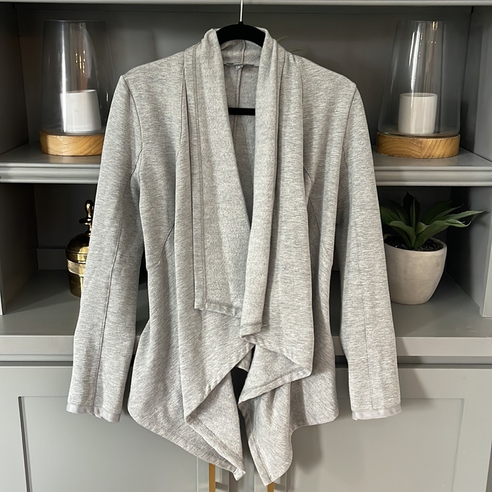 Cozy gray loose yet fitted fleece jacket